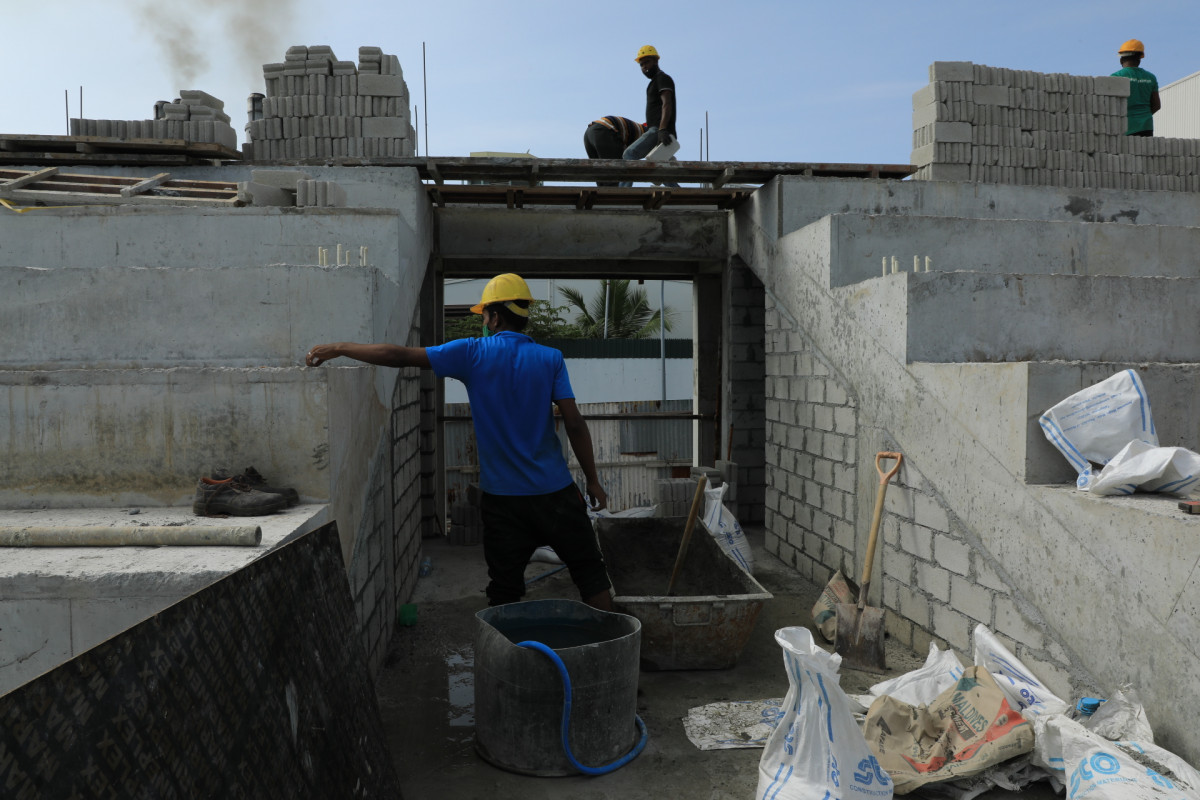 މަސައްކަތް ހަވާލުކޮށްފައިވަނީ 120 ދުވަހުގެ ތެރޭގައި ނިންމާ ގޮތަށެވެ. އެކަމަކު ދިރާސާތަކެއް ކުރަން ޖެހުމުން މީގެ ކުރިންވެސް މަސައްކަތް ލަސްވިއިރު، ކޮވިޑް-19 އާ ގުޅިގެންވެސް މަސައްކަތް ވަނީ ލަސްވެފައި ފޮޓޯ: ރާއްޖެއެމްވީ