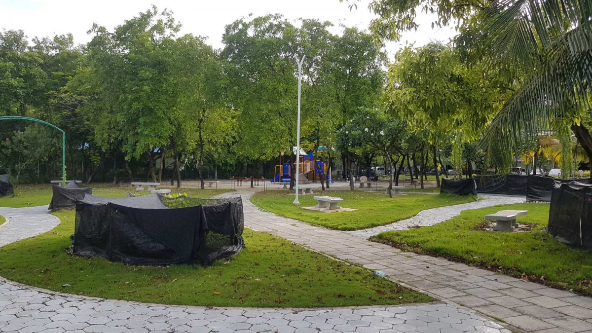 ހުޅުމާލޭގެ ޕާކެއް - ބަންދު ދުވަސްތަކުގައި އާއި ޚާއްސަކޮށް ޢީދު ފަދަ މުނާސަބަތުތަކުގައި ޕާކުތައް އޮންނަނީ ފުރިފައި، ކުޑަކުދިން އާއިލާއާއި އެކު އުފާވެރިވަގުތުތަކެއް ހޭދަކުރާ ތަނެއް -  ފޮޓޯ: ރާއްޖެއެމްވީ