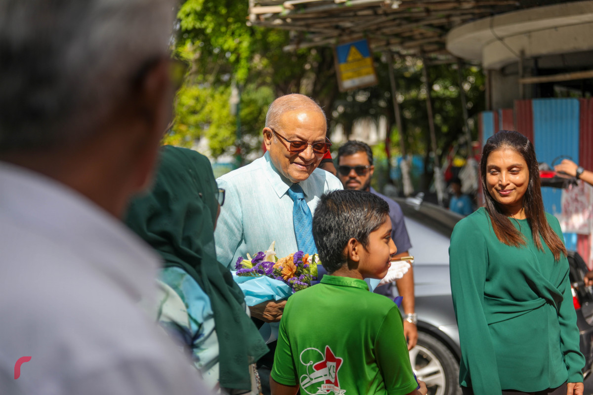 25 ޖުލައި 2019 --ކަލާފާނު ސުކޫލުގެ 30 ވަނަ އަހަރީ ދުވަސް ފާހަގަކުރުމުގެ ގޮތުން ބޭއްވި ފޮޓޯ މައުރަޒު ހުޅުވުމުގެ ރަސްމިއްޔާތު ޝަރަފްވެރި ކޮށްދެއްވަން ކުރީގެ ރައީސް މައުމޫން އަބްދުލް ގައްޔޫމް ވަޑައިގަތުން-- ފޮޓޯ: ޝުއައިބް މުހައްމަދު