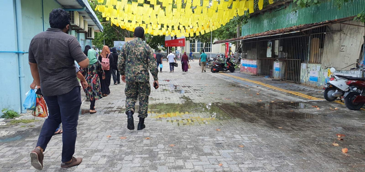 ފުރަބަންދުގެ ޙާލަތަށް ލުއި ދިނުމުގެ ދެވަނަ މަރުހަލާގެ ތެރެއިން ވިލިމާލެ - ފުރަބަންދަށް ދިން ލުއި ތަކާއިއެކު ގިނަބަޔަކު ހިތް ހަމަ ޖައްސާލަން މަގުތަކަށް ނުކުންނައިރު، ދީފައިވާ އުސޫލުތަކަށް އަމަލުކުރުމަށް ކަމާއިބެހޭ ފަރާތްތަކުން އިރުޝާދުދެއްވާ - ފޮޓޯ: ރާއްޖެއެމްވީ