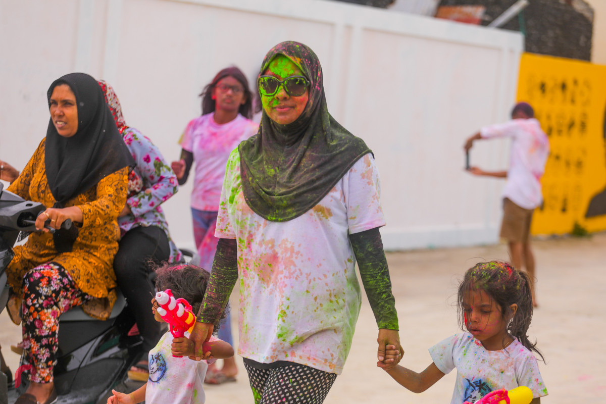 13 އޮގަސްޓް 2019 | ހއ. ހޯރަފުށި -- ޢީދު ފާހަގަކުރުމުގެ ގޮތުން "ހާއުފާ ކަލާރ ރަން" ގެ ނަމުގައި ހޯރަފުށީގައި ކުރިޔަށް ގެންދެވުން ދުވުމުގެ ތެރެއިން -- ފޮޓޯ: ޝުއައިބް މުހައްމަދު