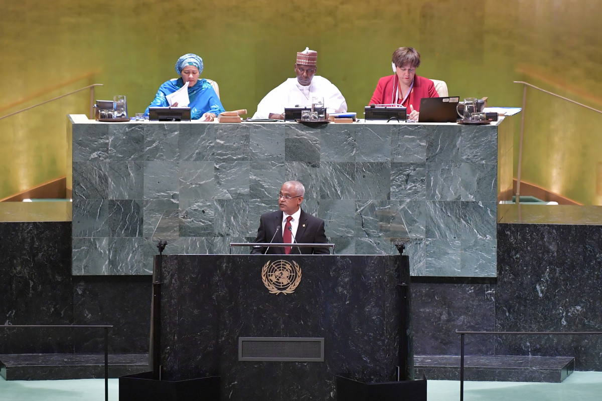 އެމަނިކުފާނު ވަނީ އިޒްރޭލުން ފަލަސްތީނުގެ ރައްޔިތުންގެ ވަޒަނަށް ޤަވާއިދާ ޚިލާފަށް އަރައިގަނެ ފަލަސްތީނު ރައްޔިތުންގެ ޙައްޤުތަކަށް އިޒްރޭލުން އަރައިގެންފައިވާތީ އެކަން ހަރުކަށި އިބާރާތުން ކުށްވެރިކުރައްވާފަ -- ފޮޓޯ: ރައީސް އޮފީސް