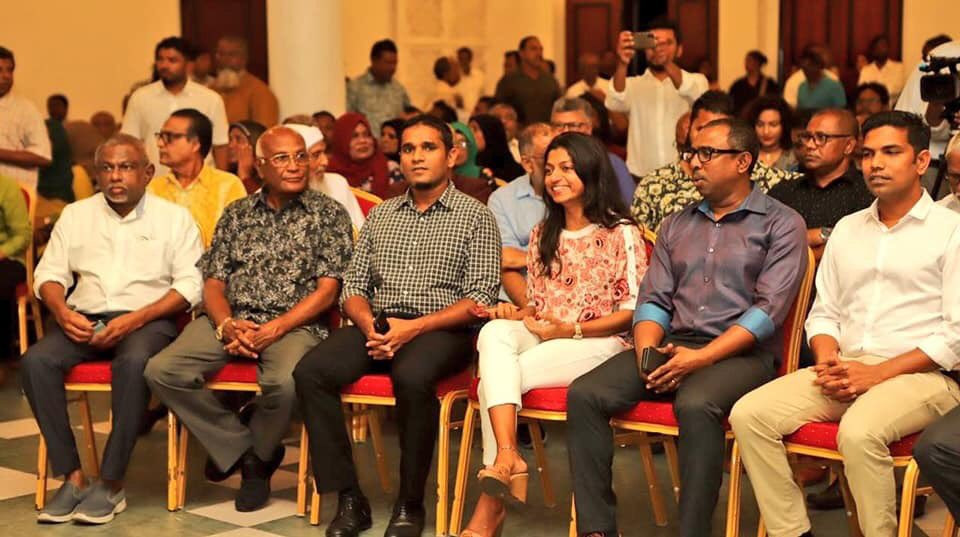 އެމްޑީޕީގެ މެމްބަރުންނާއި ރައީސް ނަޝީދު ބައްދަލުކުރެއްވުން -- ފޮޓޯ: ޓުވިޓަރ