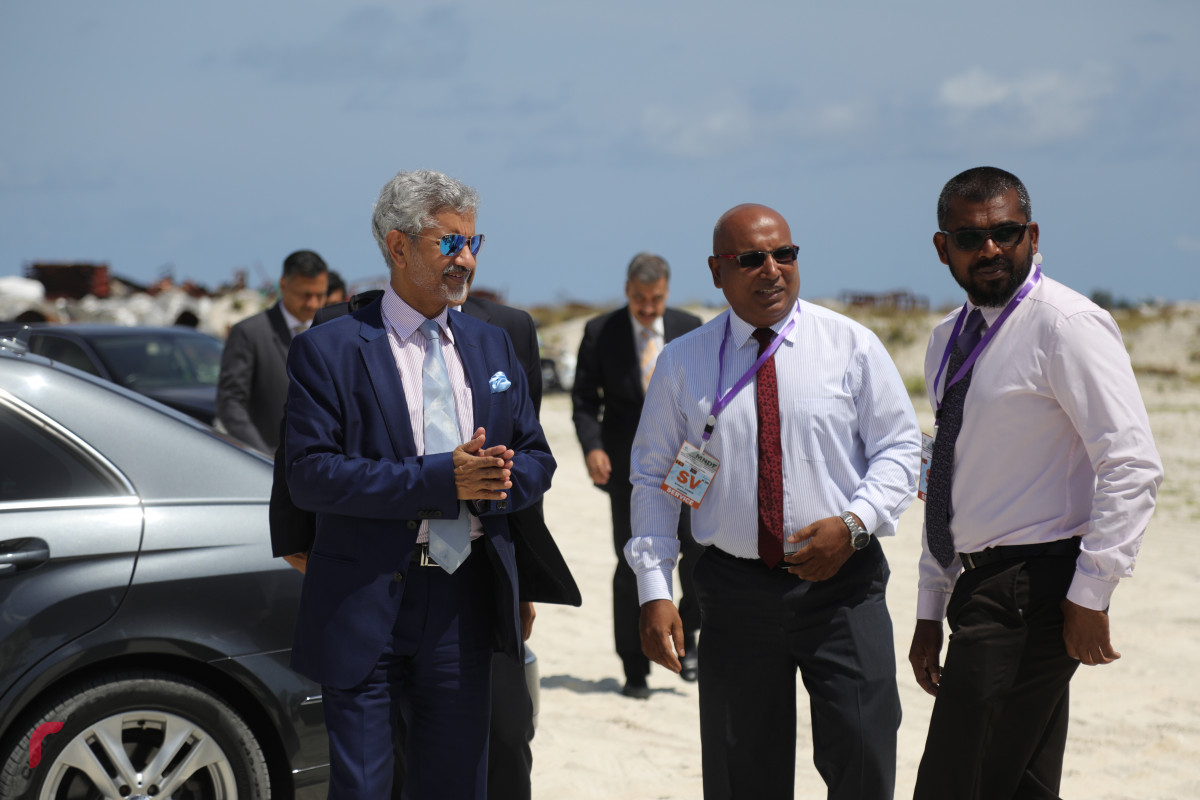 04 ސެޕްޓެމްބަރ 2019، ހުޅުމާލެ، ހުޅުމާލެ ފޭސް 2ގައި އިމާރާތްކުރަން ހަމަޖެހިފައިވާ އިންޑިއާ އެމްބަސީގެ އާ އިމާރާތުގެ ބިންގާ އެޅުމުގެ ރަސްމިއްޔާތުގެ ތެރެއިން އިންޑިއާގެ އެކްސްޓާނަލް އެފެއާޒް މިނިސްޓަރު ޑރ. ސުބްރަމާނިއަމް ޖައިޝަންކަރު އަދި އެޗްޑީސީގެ އެމްޑީ ސުހެއިލް އަހުމަދު--ފޮޓޯ: ޝުއައިބް މުހައްމަދު