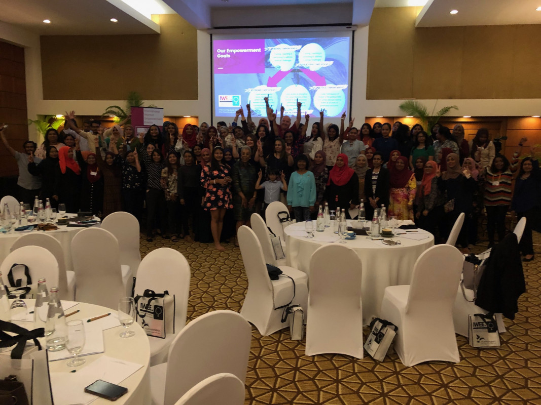 \"އަވޭކަން ދަ ޕޮޓެންޝަލް\"ގެ ނަމުގައި އިންޓަރނޭޝަނަލް ވިމެން އެމްޕަވަރިން އިވެންޓްސް (އައިވީ) އިން ދެ ދުވަހުގެ މުއްދަތަށް ކުރިއަށް ގެންދިޔަ ފޯރަމްގެ ބައިވެރިން