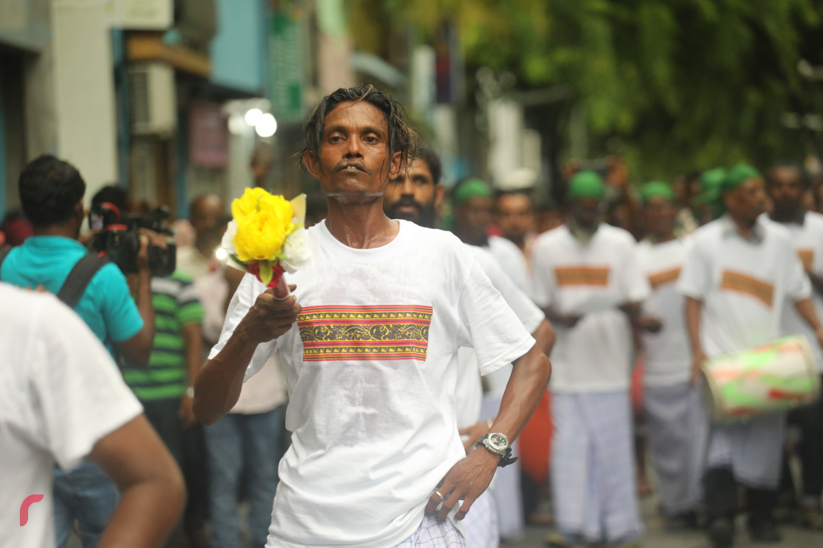 04 ޖޫން 2019 --މާލޭގައި މާލި ނެރުމުގެ ހަރަކާތުގެ ތެރެއިން، މި ހަރަކާތް ބަލާލުމަށް ގިނަ އަދަދެއްގެ މީހުން ވަނީ ޖަމާވެފައި-- ފޮޓޯ: ޝުއައިބް މުހައްމަދު