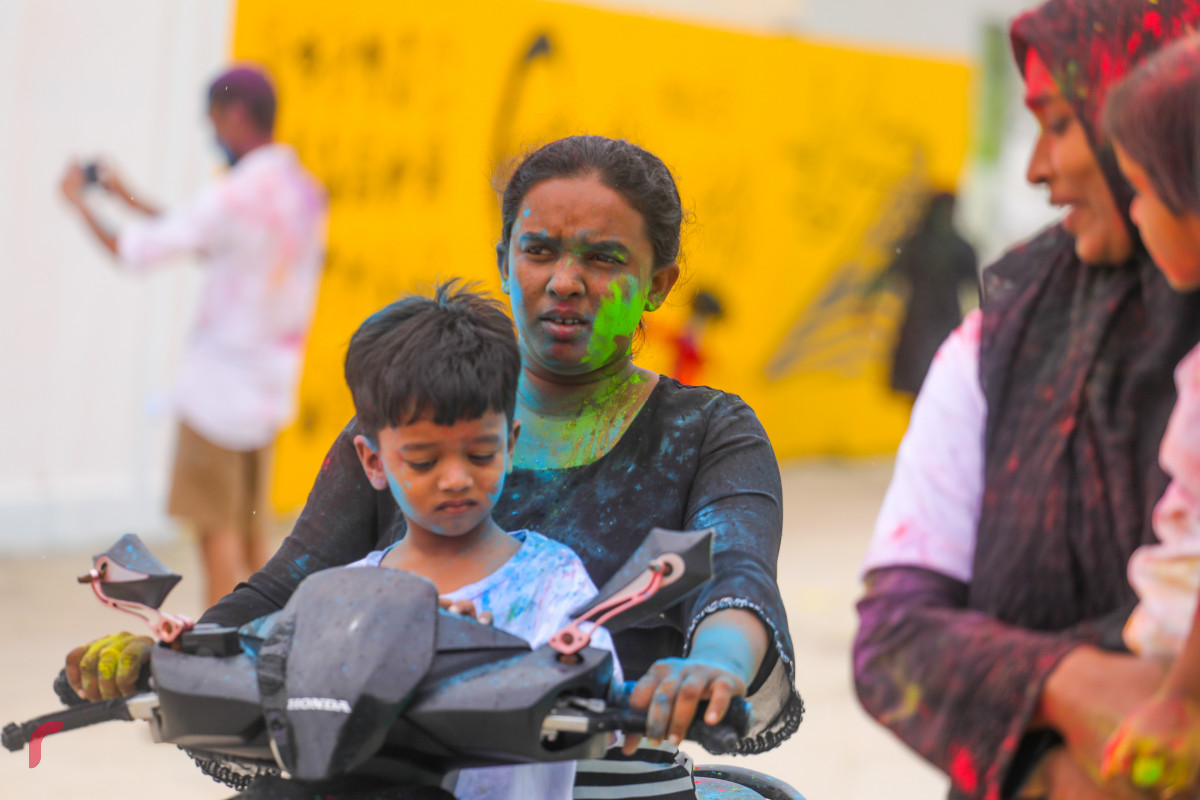 13 އޮގަސްޓް 2019 | ހއ. ހޯރަފުށި -- ޢީދު ފާހަގަކުރުމުގެ ގޮތުން "ހާއުފާ ކަލާރ ރަން" ގެ ނަމުގައި ހޯރަފުށީގައި ކުރިޔަށް ގެންދެވުން ދުވުމުގެ ތެރެއިން -- ފޮޓޯ: ޝުއައިބް މުހައްމަދު