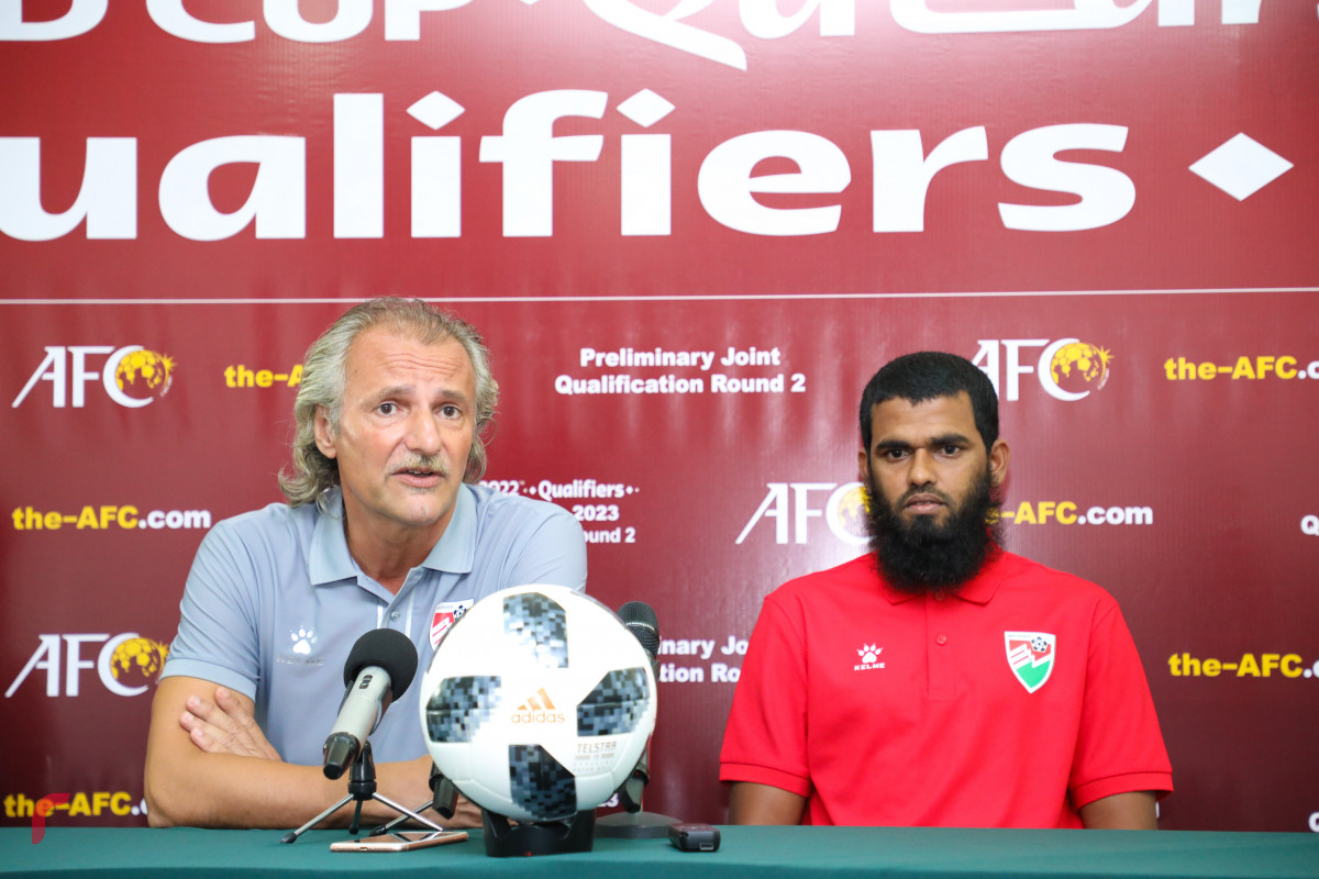 ވޯލްޑް ކަޕް ކޮލިފިކޭޝަންގައި ރާއްޖެ - ފިލިޕިންސް ބައްދަލުކުރާ މެޗުގެ ކުރިން ބޭއްވި ނޫސްވެރިންގެ ބައްދަލުވުމުގެ ތެރެއިން -- ފޮޓޯ : ޔޫސުފް ސޮފްވާން