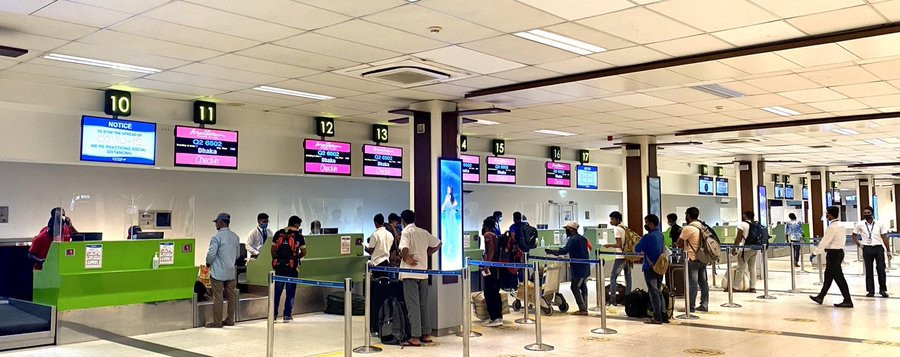 ބަންގްލަދޭޝް ރައްޔިތުން އަނބުރާ ގައުމަށް ދާން ފްލައިޓަށް އަރަނީ