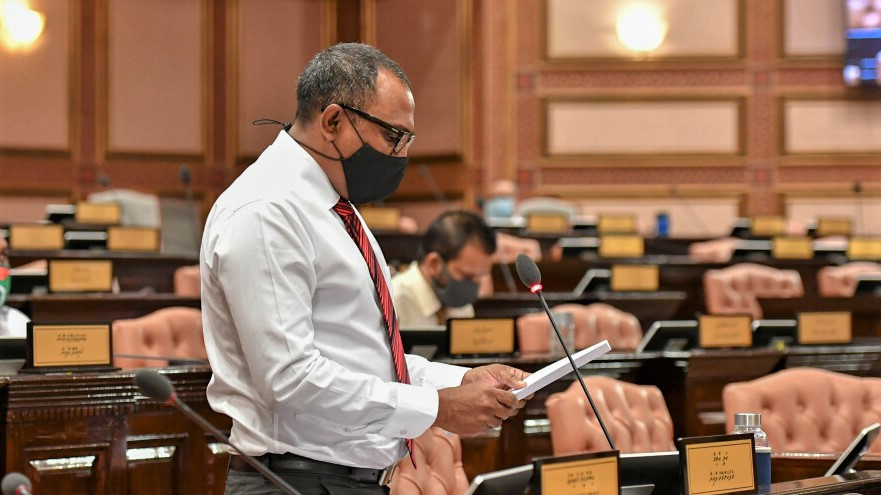 ރައްޔިތުންގެ މަޖިލީހުގެ މެދުހެންވޭރު ދާއިރާގެ މެންބަރު އަލީ އާޒިމް