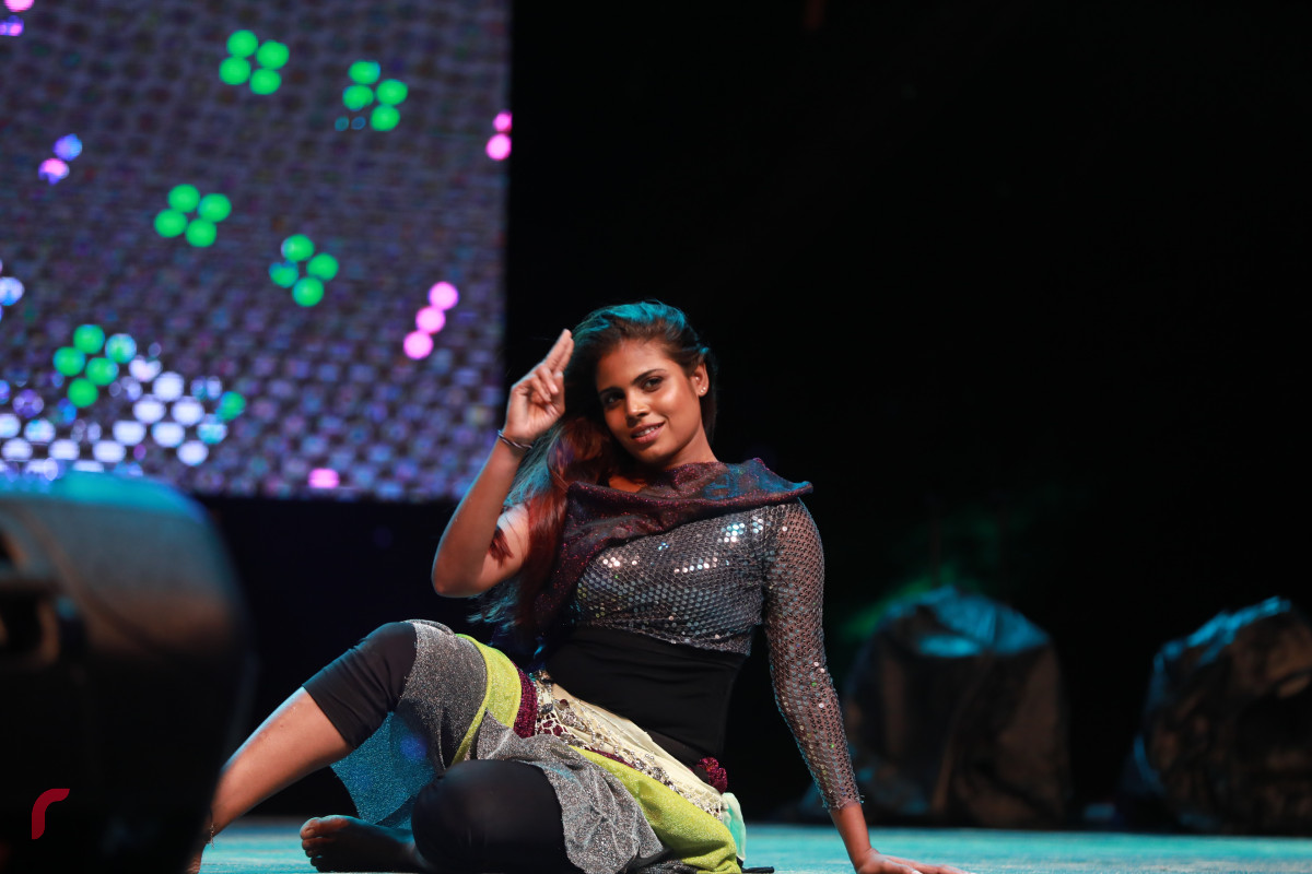 12 އޮގަސްޓު 2019/ހއ.ހޯރަފުށި --ހާއުފާ ޢީދު ޝޯގައި ރިޝްމީ، ރަވީ، ނުޒޫ ގެ އިތުރުން އަޒޭ އާއި ޖުމާ އަދި މަޖޫ ގެ ބަލާ ހިތްވާ ފަދަ ފޯރިގަދަ ނެޝުން ތަކެއް ބެލުންތެރިންނަށް ވަނީ ގެނެސްދީފައި--ފޮޓޯ: ޝުއައިބް މުހައްމަދު