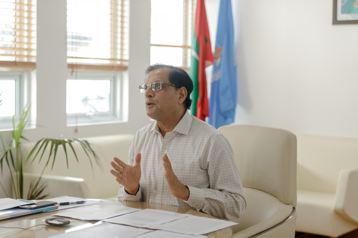 ވަރލްޑް ހެލްތް އެސެމްބްލީގެ ބްރީފިންގ ބައްދަލުވުމުގައި ހެލްތް މިނިސްޓަރު ބައިވެރިވެވަޑައިތުން - މި ބައްދަލުވުމުގައި ވާހަކަފުޅުދައްކަވަމުން ޑަބްލިއުއެޗްއޯގެ ކަންޓްރީ ރެޕްރެޒެންޓޭޓިވް ޑރ. އަރްވިންދް މާތުރް ވިދާޅުވީ މި އަހަރުގެ ވާރލްޑް ހެލްތް އެސެމްބްލީއަކީ ޑަބްލިއުއެޗްއޯގެ ހަޔާތުގައި ވެސް ފުރަތަމަ ފަހަރަށް ވާރޗުއަލްކޮށް ބޭއްވޭ އެސެމްބްލީކަމަށް -- ފޮޓޯ: ހެލްތު މިނިސްޓްރީ