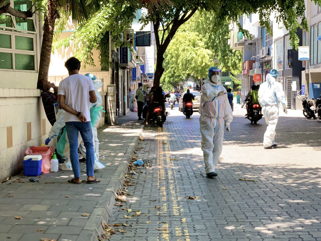 ކޮވިޑަށް ޓެސްޓު ކުރުމަށް ސާމްޕަލް ނެގުން