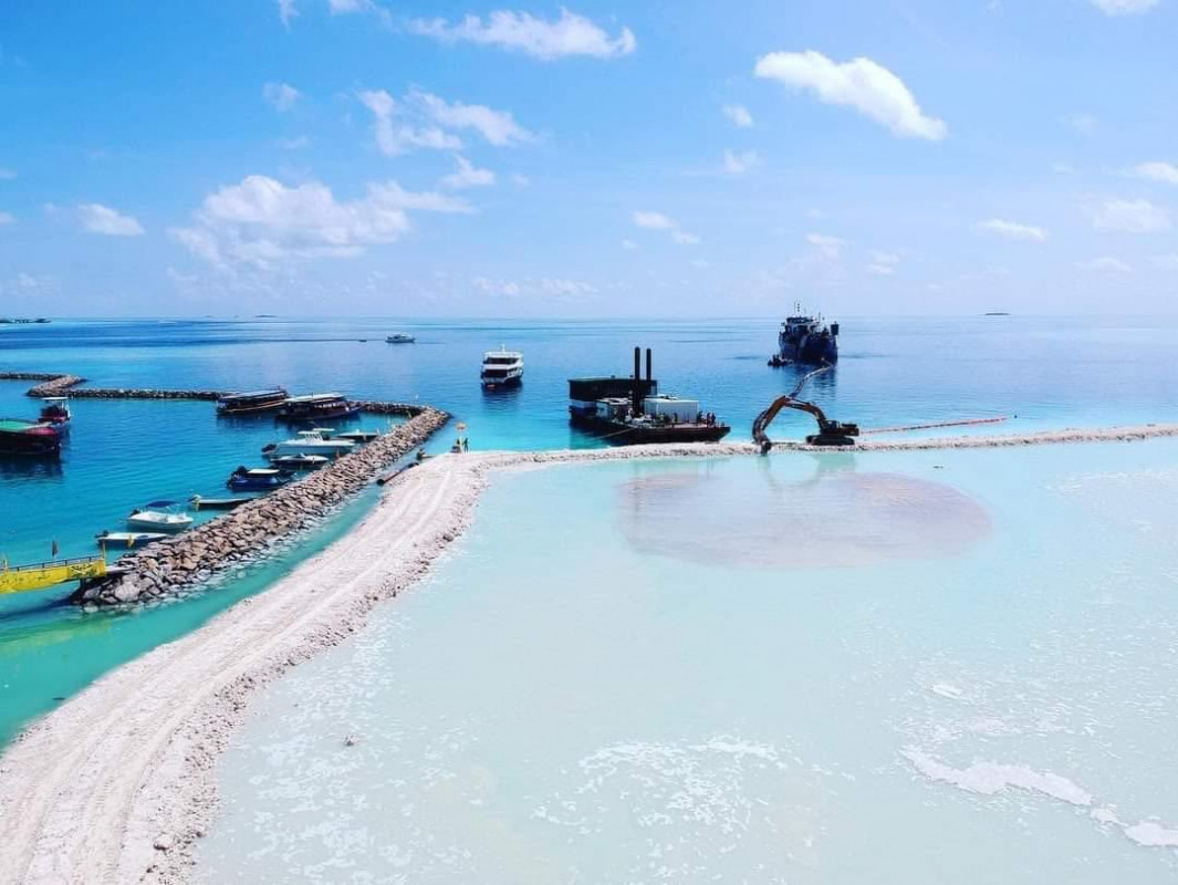 ކ. ގުރައިދޫ ބިން ހިއްކުމުގެ އަމަލީ މަސައްކަތް ފެށުން - މި ޕްރޮޖެކްޓަކީ 80 މިލިއަން ރުފިޔާގެ ޕްރޮޖެކްޓެއް - ފޮޓޯ: އެމްޓީސީސީ