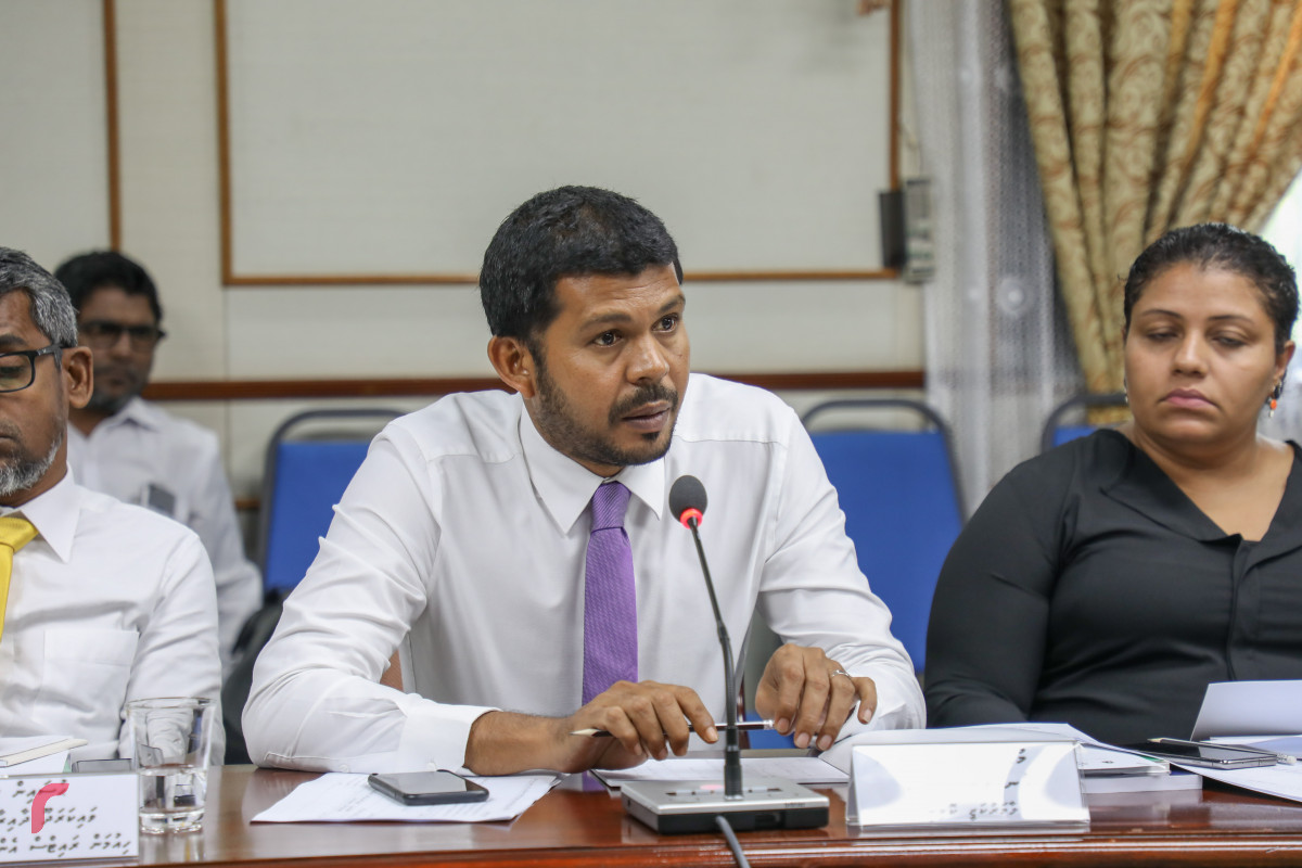 އިލެކްޝަންސް ކޮމިޝަންގެ މެމްބަރުންނާއެކު މަޖިލީހުގެ ކޮމެޓީތަކުން ބޭއްވި ބައްދަލުވުމުގެ ތެރެއިން -- ފޮޓޯ: ޔޫސުފް ސޮފްވާން