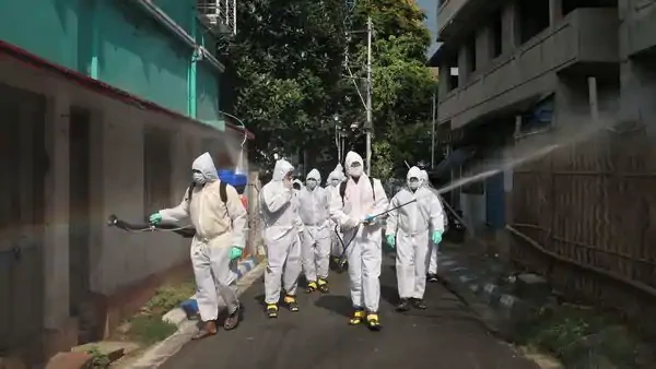 އިންޑިއާގައި މީހުން ދިރިއުޅޭ ޞަރަޙައްދުތައް ޑިސްއިންފެކްޓް ކުރަނީ