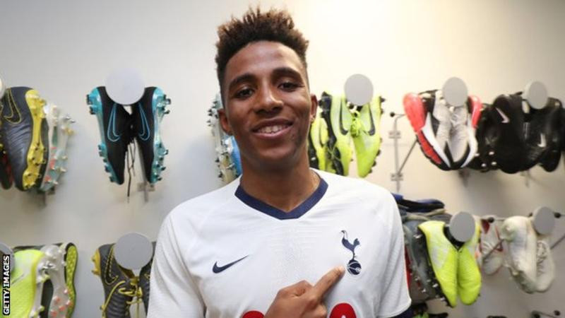 ފެނާންޑޭސް