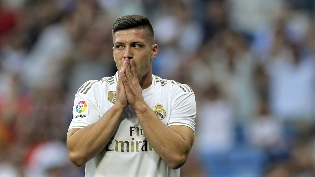 ރެއާލް މެޑްރިޑަށް ކުޅެމުން އަންނަ ސާބިއާގެ ޒުވާން ފޯވާޑް ލޫކާ ޔޮވިޗް