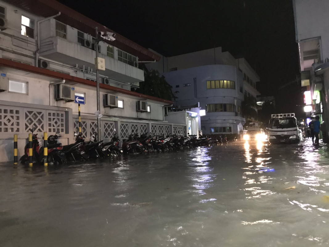 މާލޭ މަގުމަތީގައި ފެންބޮޑުވެފައި