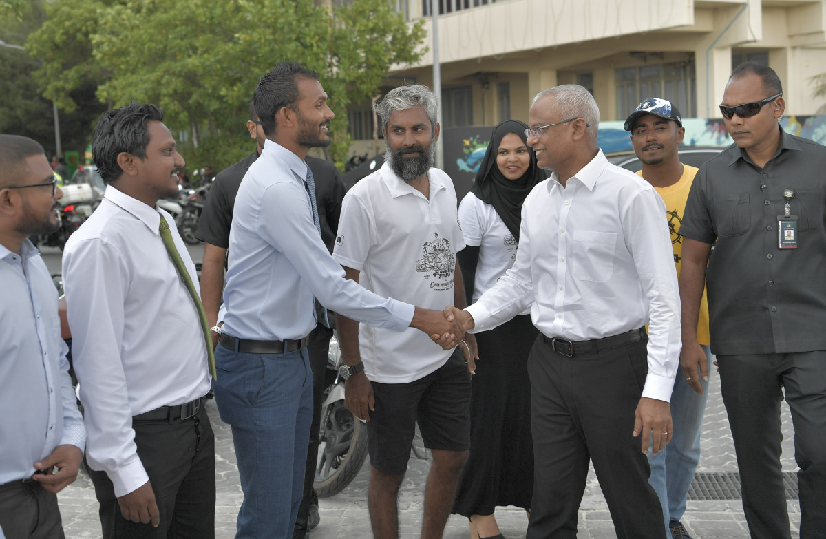 24 ޖޫން 2019 --ރާޅުގުޑީގެ ހަރަކާތްތައް ބައްލަވައިލައްވާ ރައީސް ސާލިހް ބައިވެރިންނާއި ބައްދަލުކުރެއްވުން.-- ފޮޓޯ: ރައީސް އޮފީސް