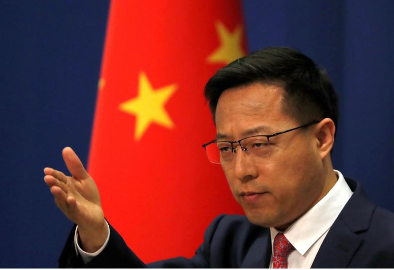 ޗައިނާގެ ފޮރިން މިނިސްޓްރީގެ ސްޕޯކްސްމަން ޖާއޯ ލިޖިއަން ނޫސްވެރިންނާ ބައްދަލުކުރައްވަނީ