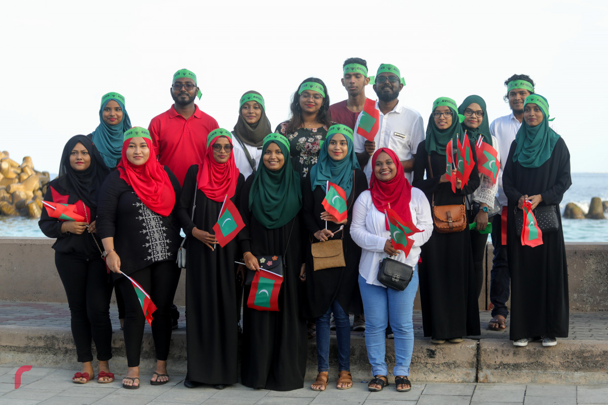 30 ޖުލައި 2019 -ބައިނަލްއަގްވާމީ ރަހުމަތްތެރިކަމުގެ ދުވަސް ފާހަގަކުރުމުގެ ގޮތުން ބޮޑުތަކުރުފާނު މަގުގައި ބޭއްވި އަތުގުޅާލުމުގެ ތެރެއިން-- ފޮޓޯ: ޝުއައިބް މުހައްމަދު