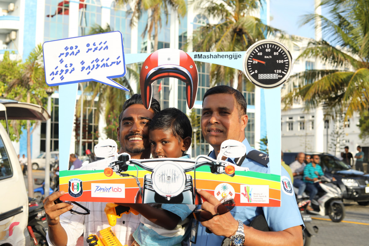 03 ޖޫން 2019 --ރޯޑްސޭފްޓީ ކެމްޕެއިންގެ މީސްމީޑިއާ ހަރަކާތް އިފްތިތާހު ކުރުމުގެ ތެރެއިން. މި ހަރަކާތް އިފްތިތާހު ކޮށްދެއްވީ ފައިސަލް ނަސީމްއެވެ.-- ފޮޓޯ: ޝުއައިބް މުހައްމަދު