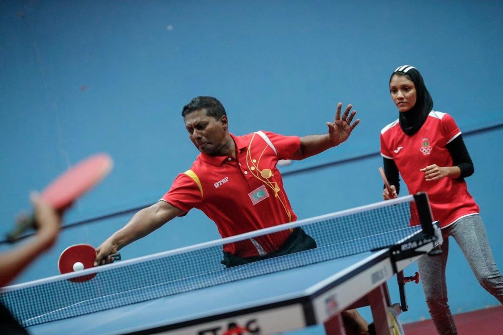 ޓީޓީ އެސޯސިއޭޝަނުގެ ކުރީގެ ހިންގާ ކޮމިޓީގައި ހިމެނިވަޑައިގެންނެވި އަދި މަޝްހޫރު ޓީޓީ ކުޅުންތެރިޔާ އަލީ އާދަމް މަނިކް (ތާޅަފިލި އަލިބެ)