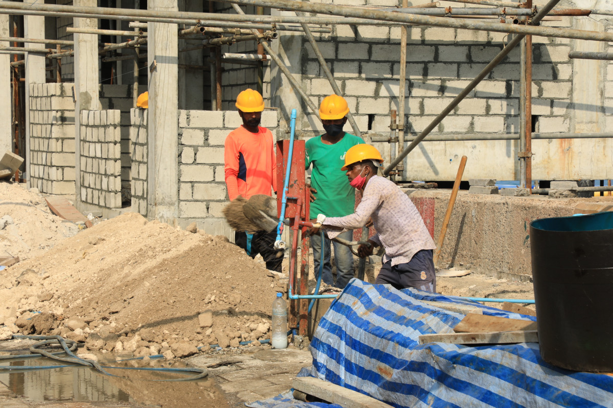 ސްވިމިން ޓްރެކް ސަރަހައްދުގައި ސިޑިބަރި އާއި ފާހާނާ އާއި ފެންވަރާނެ ވަސީލަތުގެ އިތުރުން އަންހެން އަދި ފިރެހެން ފެތުންތެރިންނަށް ވަކިން ބޭނުން ކުރެވޭނެ ވަސީލަތް ސިޑިބަރި ދަށުގައި ގާއިމު ކުރެވިގެންދާނެ ކަމަށް ސްވިމިންގ އެސޯސިއޭޝަނުން މީގެ ކުރިން ވަނީ ބުނެފައި ފޮޓޯ: ރާއްޖެއެމްވީ