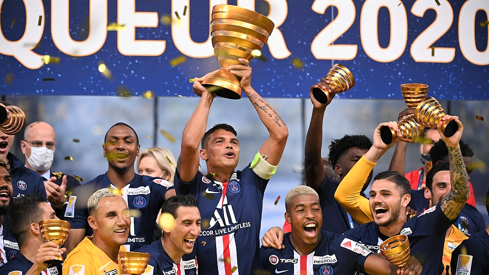 ޕްރެންޗް ލީގު ކަޕްގެ ތަށި ޕީއެސްޖީން އުފުލާލަނީ: މިއީ ޕީއެސްޖީން މި މުބާރާތް ކާމިޔާބުކުރި ނުވަވަނަ ފަހަރު