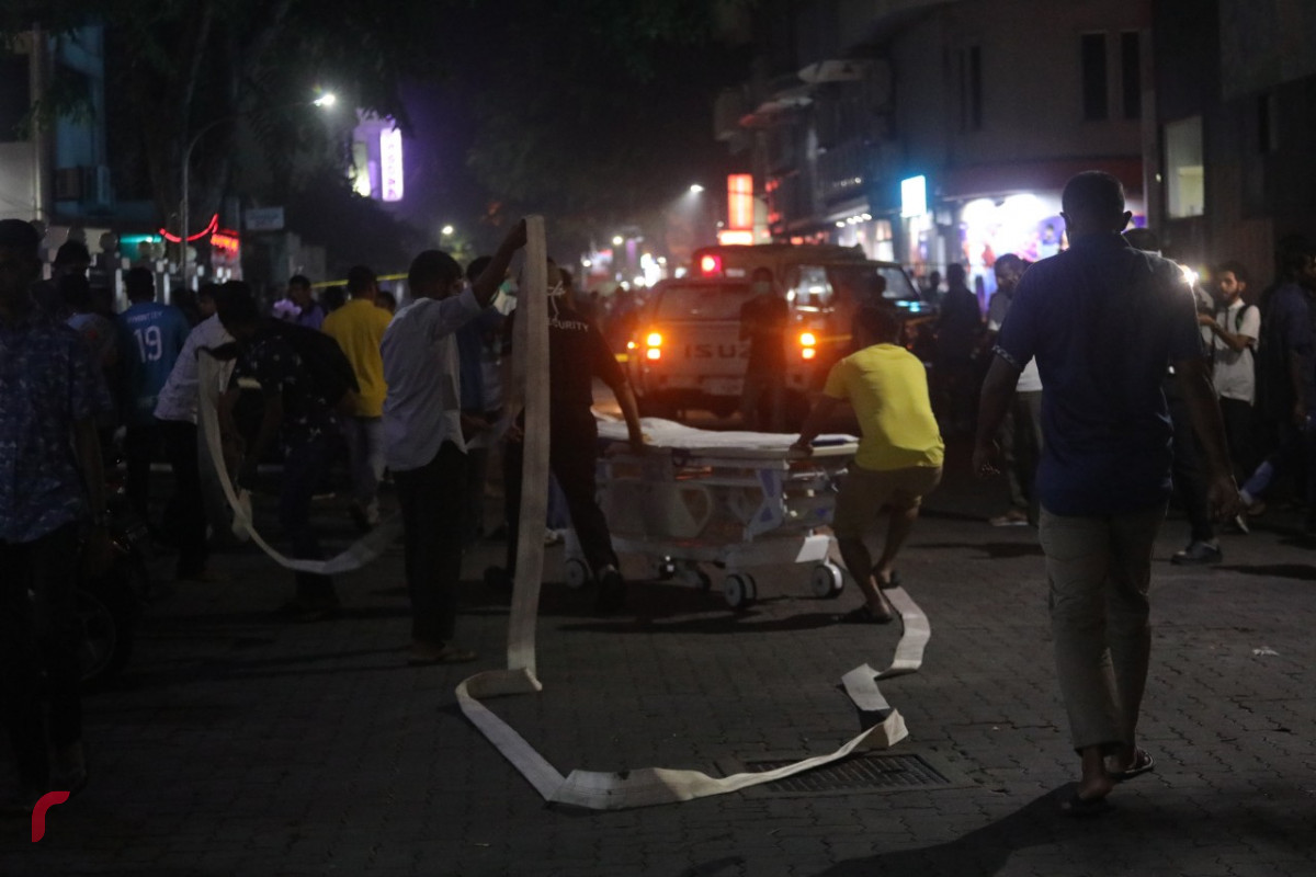 މީހަކު ހޮސްޕިޓަލަށް ގެންދިޔުމަށް އާއްމުންގެ ބަޔަކު ހަރަކާތްތެރިވަނީ