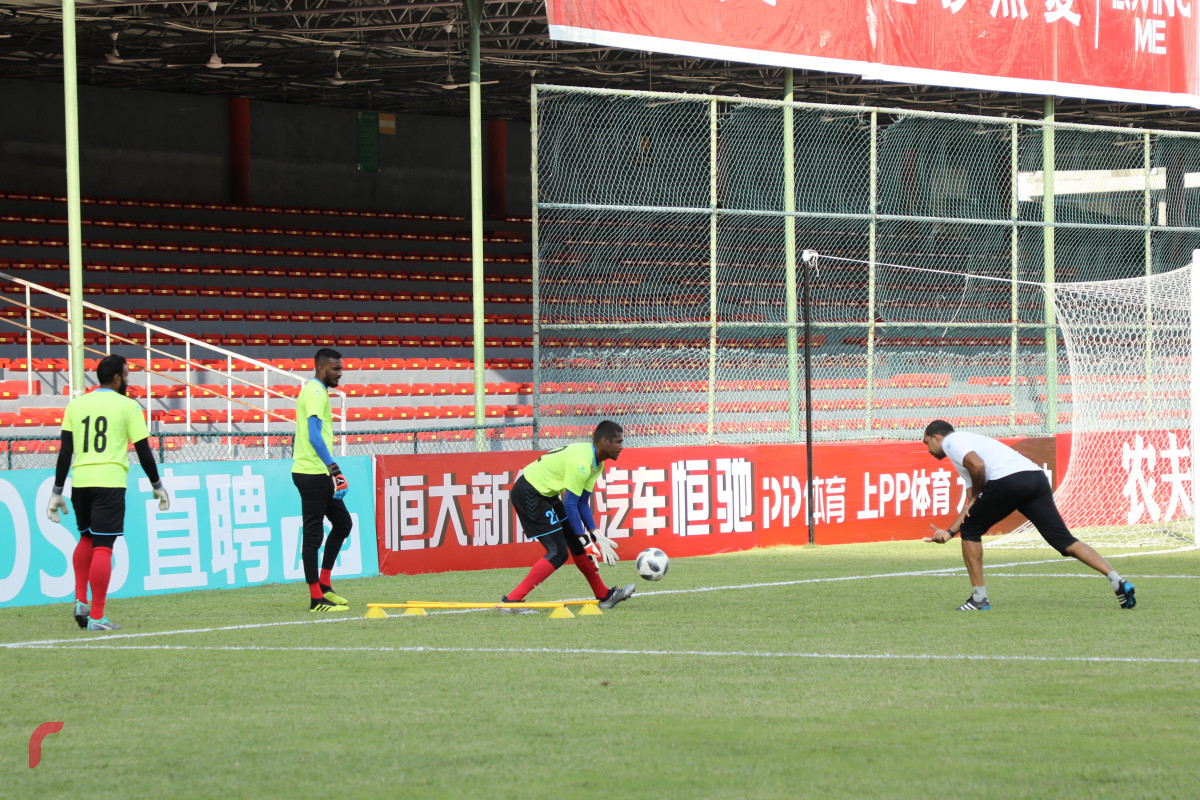 ވޯލްޑްކަޕް ކޮލިފައިންގައި ރާއްޖެ އާއި ފިލިޕީންސް މެޗުގެ ފަރިތަކުރުންތަކުގެ ތެރެއިން -- ފޮޓޯ : ޔޫސުފް ސޮފްވާން