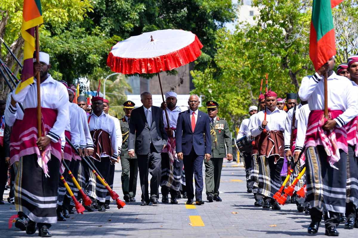 2 ސެޕްޓެމްބަރ 2019 --ބޮޑުވަޒީރު ރަނިލް ރަނިލް ވިކްރަމަސިންހަ ހަތްކޮޅުގައި ރައީސް އޮފީހަށް ވަޑައިގަންނަވަނީ-- ފޮޓޯ: ރައީސް އޮފީސް