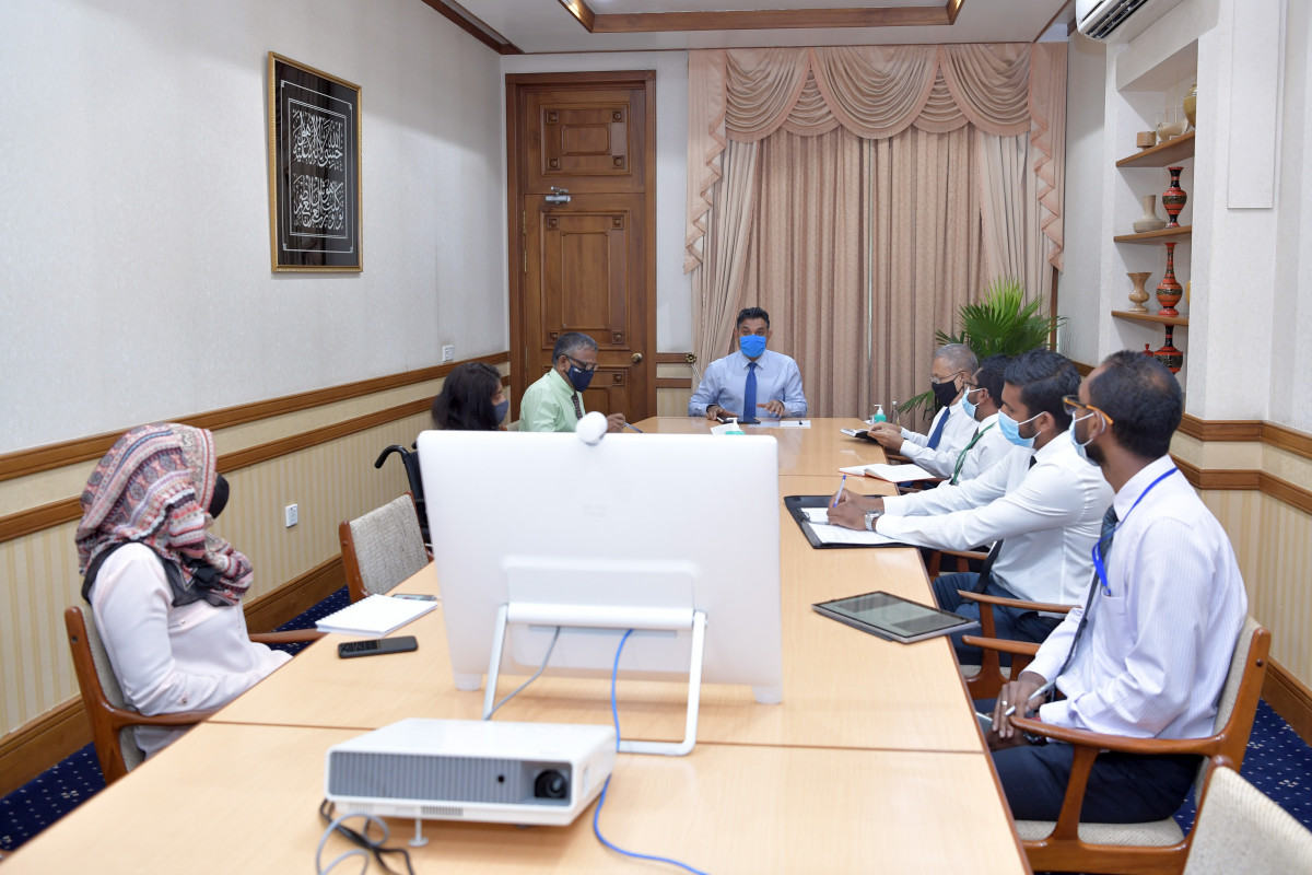 ނައިބު ރައީސް ފައިސަލް ނަސީމް އައްޑޫ ފްލައިން ސްކޫލާ ގުޅޭގޮތުން މަޝްވަރާކުރައްވަނީ