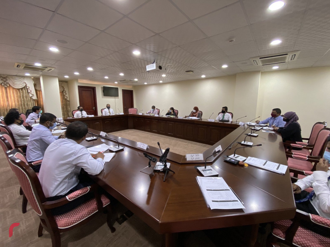 ރައްޔިތުންގެ މަޖިލީހުގެ އިޖުތިމާއީ ކޮމެޓީން މިއަދު ބޭއްވި ބައްދަލުވުމަށް ހަޔަރ އެޑިއުކޭޝަން މިނިސްޓަރާއި އިސްވެރިން ބައިވެރިވެ ވަޑައިގެން މައުލޫމާތު ހިއްސާ ކުރައްވަނީ