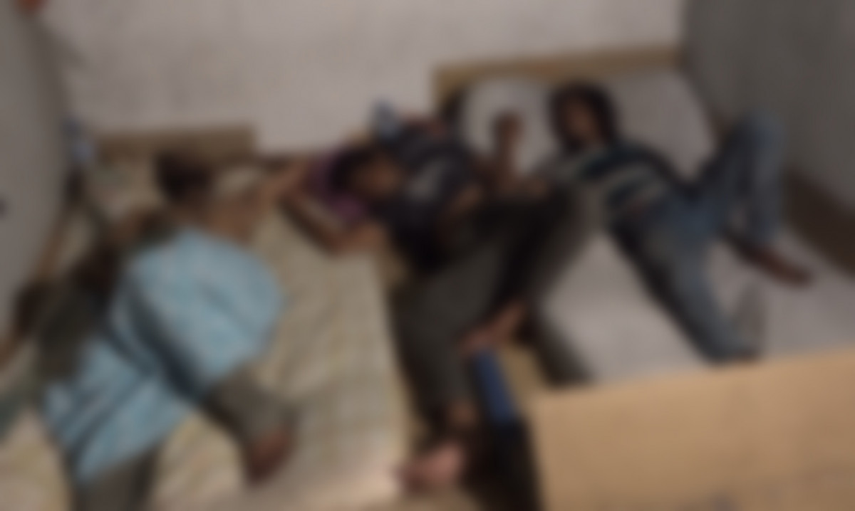 މާލެ ވަޅޯމަސް މާރުކޭޓާ ދިމާލު ގޮޅިއެއްގައި ބަޔަކު ނިދާފައި