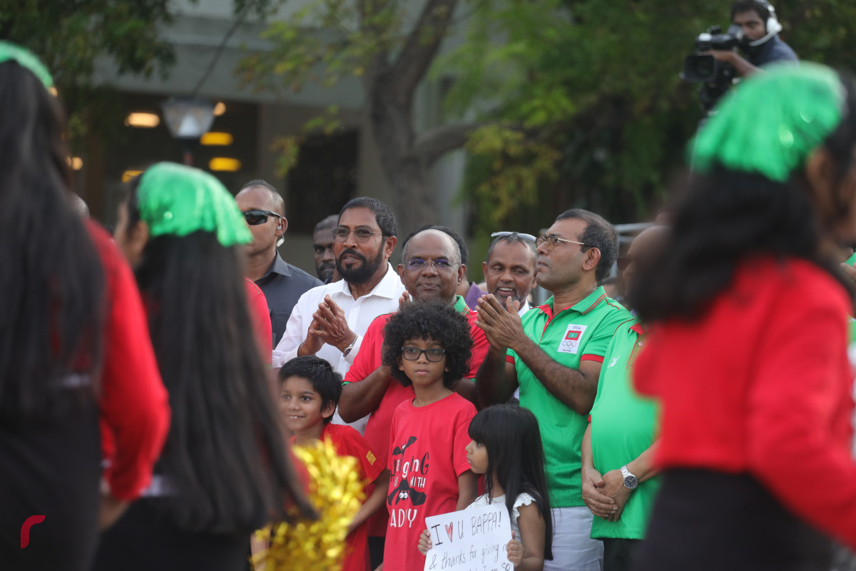 29 ޖުލައި 2019 -ޓީމަށް މަރުހަބާ ދެންނެވުމަށް މަޖިލިހުގެ ރައީސް މުހައްމަދު ނަޝީދާއި ފޮރިން މިނިސްޓަރ އަބްދުﷲ ޝާހިދުގެ އިތުރުން ޖޭޕީގެ ލީޑަރު ގާސިމް އިބްރާހިމް- ފޮޓޯ: ޝުއައިބް މުހައްމަދު