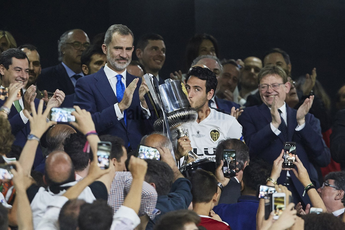 ވެލެންސިއާއިން ކޮޕާޑެލްރޭގެ ތަށި އުފުލާލަނީ