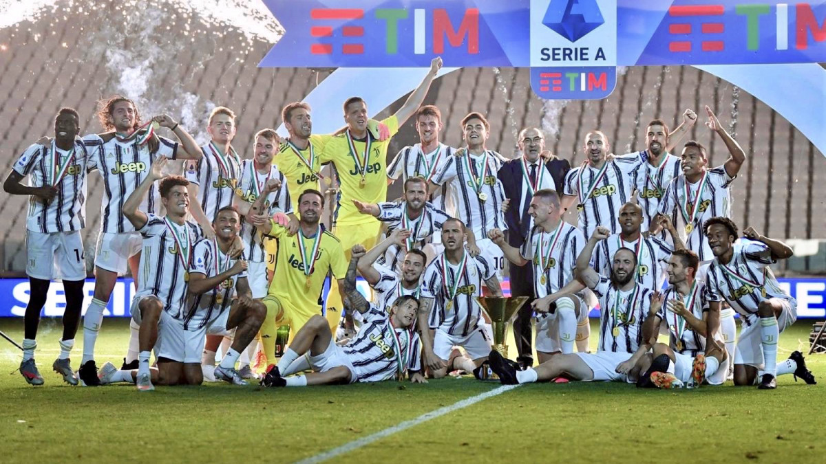 އިޓާލިއަން ލީގުގެ ތައްޓާއެކު ޔުވެންޓަސްގެ ކުޅުންތެރިން: މިއީ އެޓީމުން ޖެހިޖެހިގެން ލީގު ކާމިޔާބުކުރި ނުވަވަނަ ފަހަރު