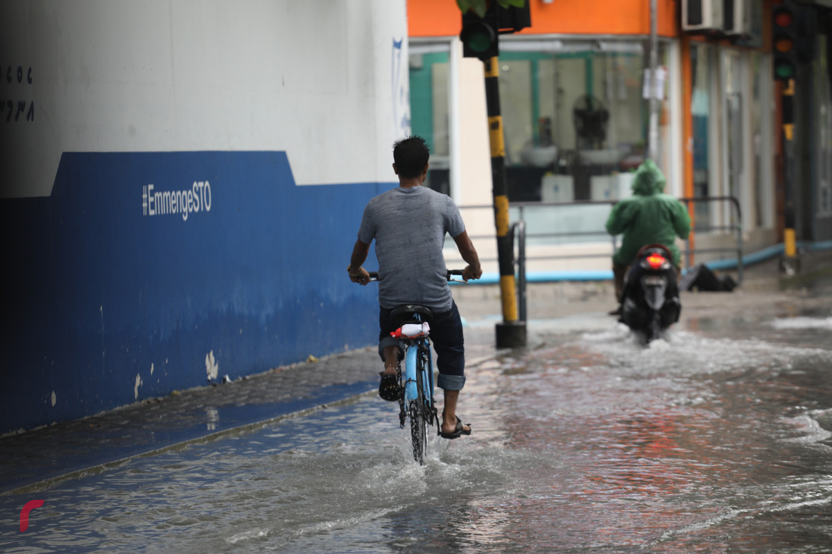 23 މެއި 2019 --މާލެއަށް މިއަދު ކުރި ވިއްސާރާގައި މަގުތަކުގައި ފެންބޮޑުވެފައި-- ފޮޓޯ: ޝުއައިބް މުހައްމަދު