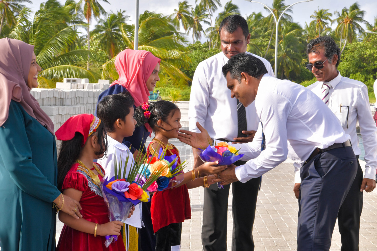 22 ޖޫން 2019 --ނައިބުރައީސް ވަނީ ތުރާކުނަށް ވަޑައިގެން އެރަށުގެ ސުކޫލުގެ އިތުރުން އެ ރަށު މުއައްސަސާތަކަށް ވަނީ ޒިޔާރަތް ކުރައްވާފައި-- ފޮޓޯ: ރައީސް އޮފީސް