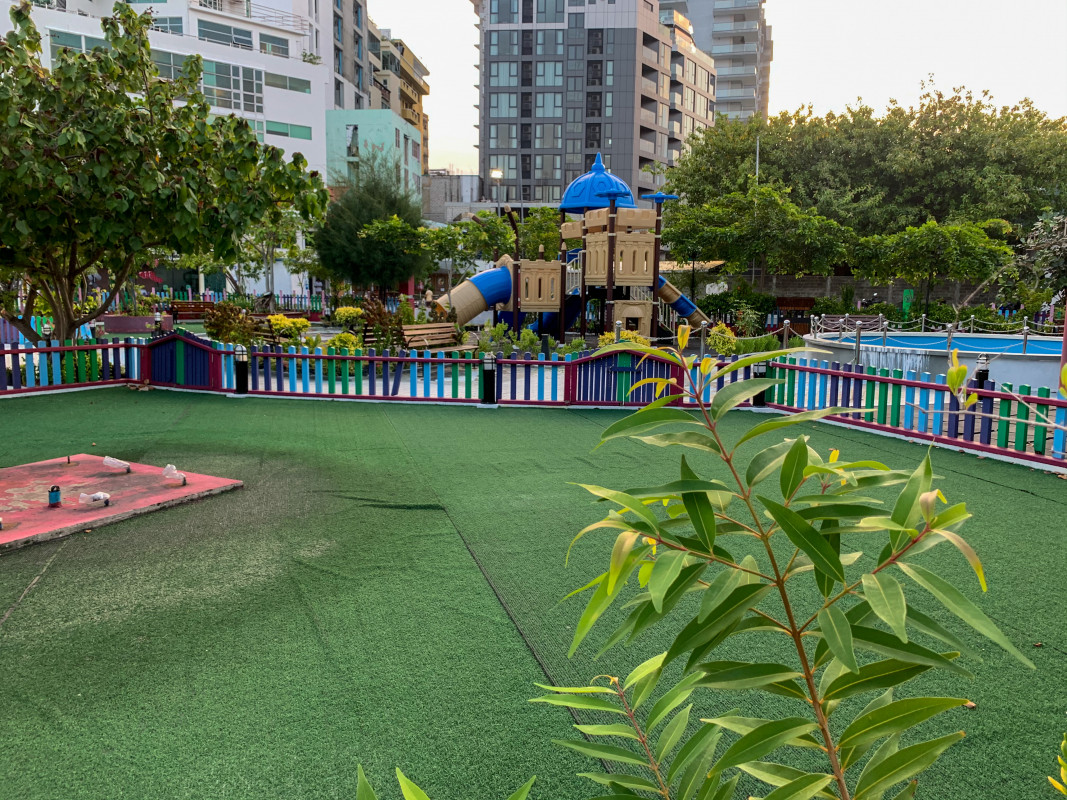 Iskandhar Maizaan.
Families love this spot.
Photo by RaajjeMV.