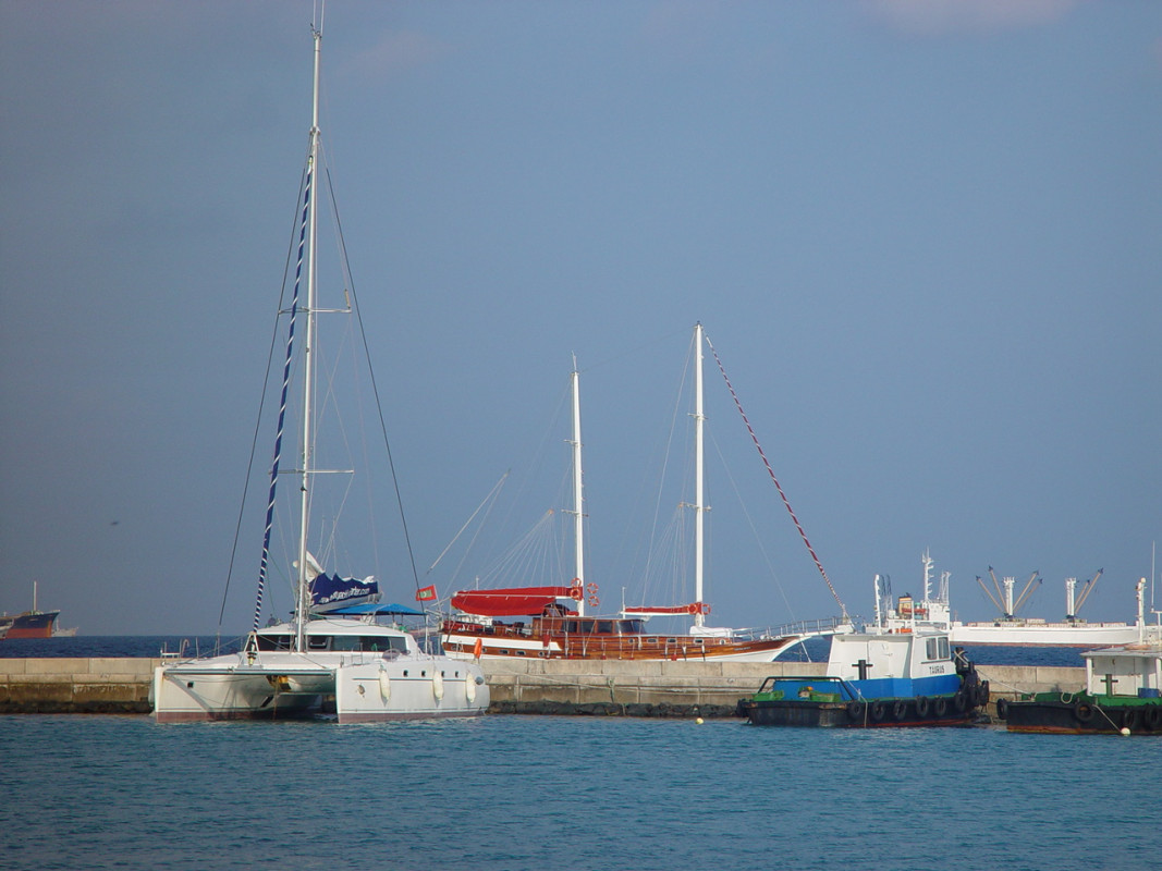 ރާއްޖޭގައި ބަނދަރުކޮށްފައިވާ ޔޮޓް ތަކެއް