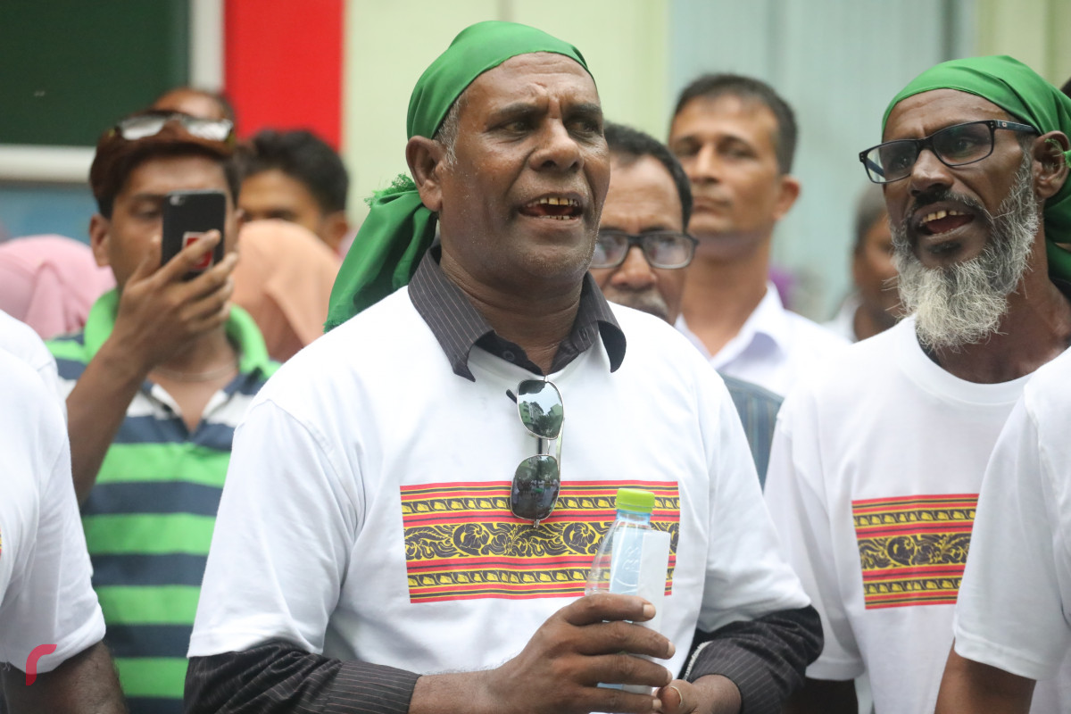 04 ޖޫން 2019 --މާލޭގައި މާލި ނެރުމުގެ ހަރަކާތުގެ ތެރެއިން، މި ހަރަކާތް ބަލާލުމަށް ގިނަ އަދަދެއްގެ މީހުން ވަނީ ޖަމާވެފައި-- ފޮޓޯ: ޝުއައިބް މުހައްމަދު