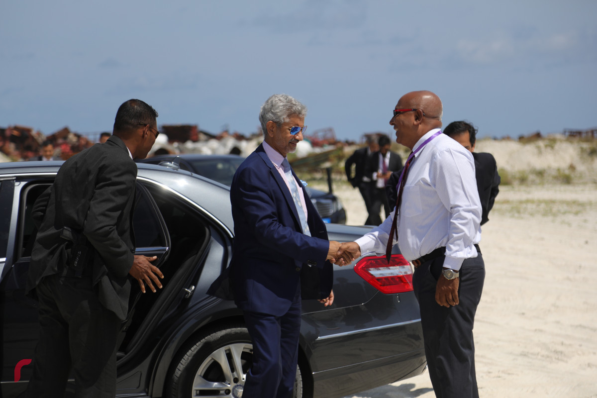 04 ސެޕްޓެމްބަރ 2019، ހުޅުމާލެ، ހުޅުމާލެ ފޭސް 2ގައި އިމާރާތްކުރަން ހަމަޖެހިފައިވާ އިންޑިއާ އެމްބަސީގެ އާ އިމާރާތުގެ ބިންގާ އެޅުމުގެ ރަސްމިއްޔާތުގެ ތެރެއިން އިންޑިއާގެ އެކްސްޓާނަލް އެފެއާޒް މިނިސްޓަރު ޑރ. ސުބްރަމާނިއަމް ޖައިޝަންކަރު އަދި އެޗްޑީސީގެ އެމްޑީ ސުހެއިލް އަހުމަދު--ފޮޓޯ: ޝުއައިބް މުހައްމަދު