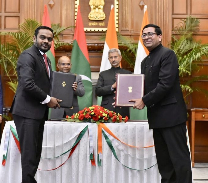 ހުކުރު ދުވަހު ދެ ގައުމުގެ އީސީ ދެމެދު އެމްއޯޔޫއެއްގައި ސޮއިކުރުމަށް ބޭއްވި ރަސްމިއްޔާތުގެ ތެރެއިން