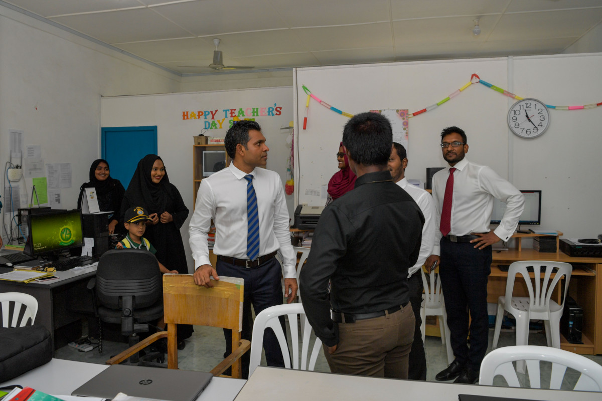 22 ޖޫން 2019 --މި ދަތުރުގައި ނައިބުރައީސް ވަނީ ހއ.މުޅަދޫއަށް ވެސް ވަޑައިގަނެ އެ ރަށުގެ މުއައްސަސާތަކަށް ޒިޔާރަތްކޮށްފައެވެ.-- ފޮޓޯ: ރައީސް އޮފީސް