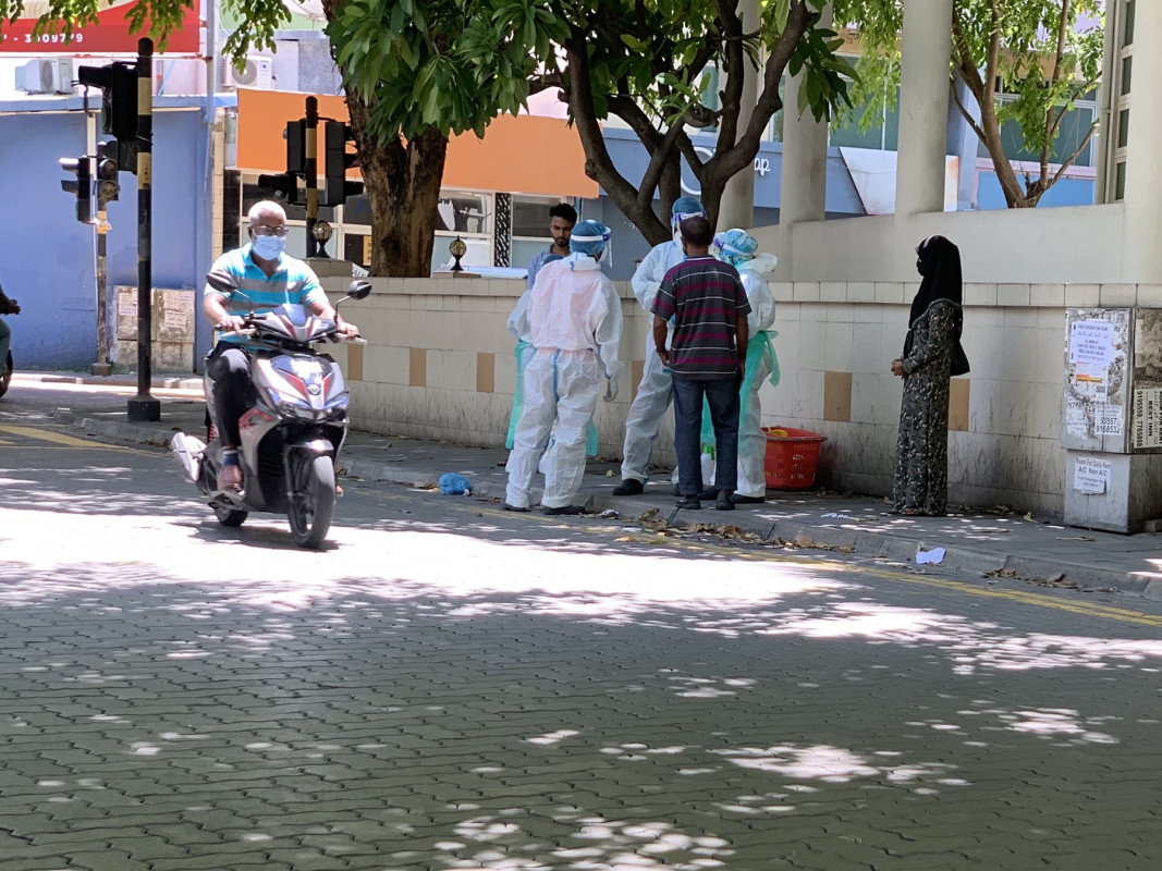 ކޮވިޑަށް ޓެސްޓު ކުރުމަށް ސާމްޕަލް ނެގުން