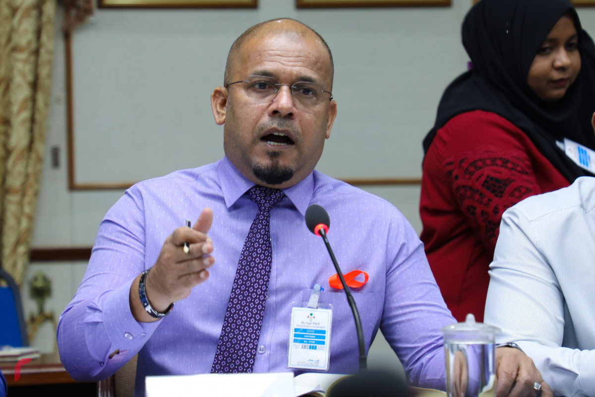 އިލެކްޝަންސް ކޮމިޝަންގެ މެމްބަރުންނާއެކު މަޖިލީހުގެ ކޮމެޓީތަކުން ބޭއްވި ބައްދަލުވުމުގެ ތެރެއިން -- ފޮޓޯ: ޔޫސުފް ސޮފްވާން