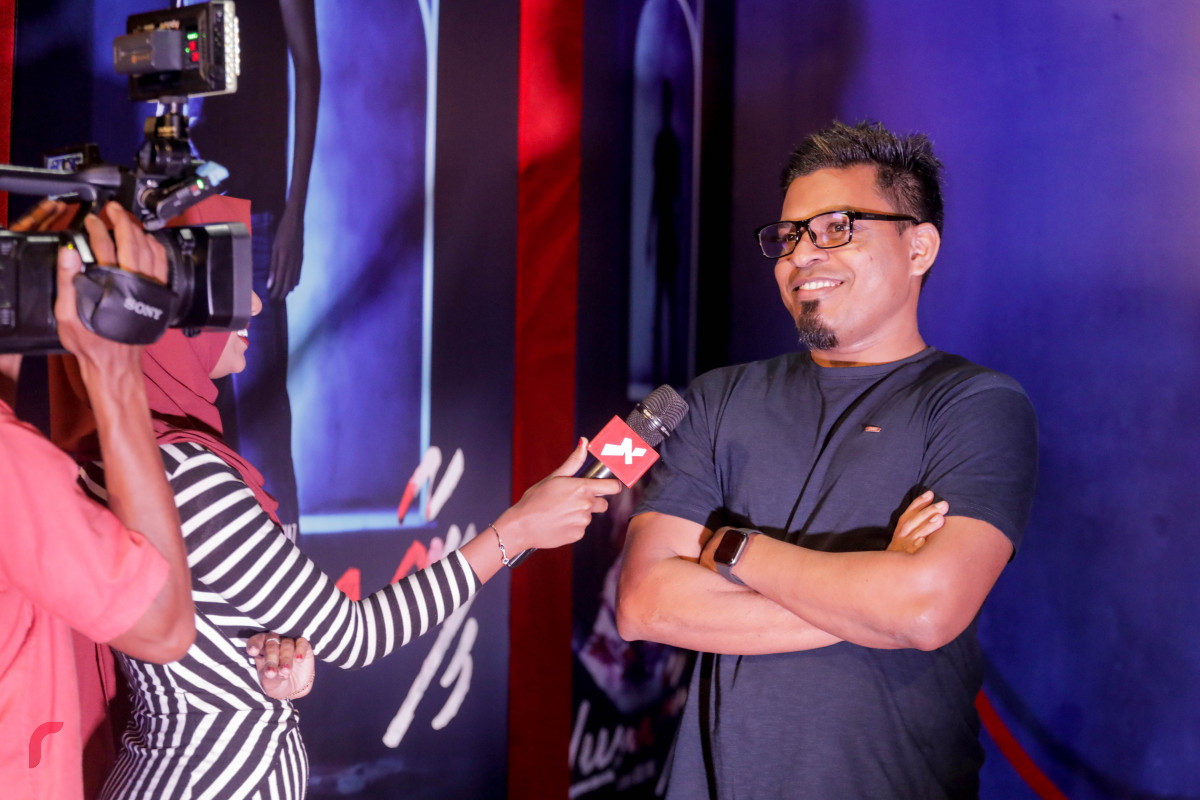 23 ޖުލައި 2019 --ލީނާގެ ސްކްރީން ޕްލޭ ހެދި އަހުމަދު ޒަރީރު ރާއްޖެ ޓީވީ އަށް އިންޓަވިއުދެނީ-- ފޮޓޯ: ޝުއައިބް މުހައްމަދު